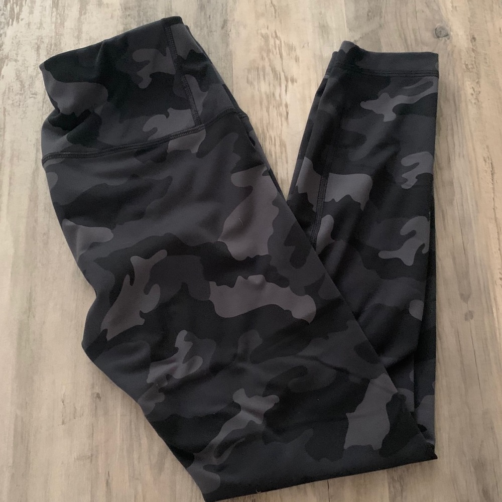 Yogalicious Lux 7/8 Black Camouflage Leggings